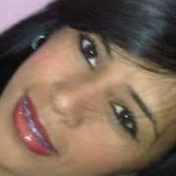 La mejor sensación de besar a alguien, es sentir su sonrisa en tus labios.:$*--*♥