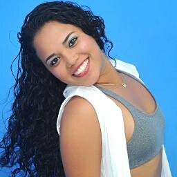Uma mulher,inteligente,legal,amiga,doidinha,otimista,guerreira e muito feliz :)