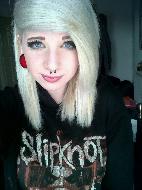 Iris/17/bisexual. up for any bit of fun. I dont bite... just nibble ;) -RP-