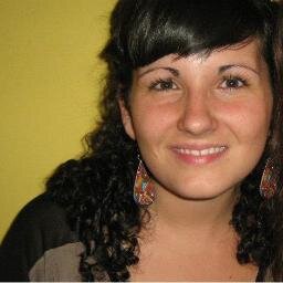 Técnica en Comunicación Social. Conductora en Programa  Acá Nadie Duerme ( Fm Nexo 93.9). Tallerista en Programa Nacional de Extensión Educativa