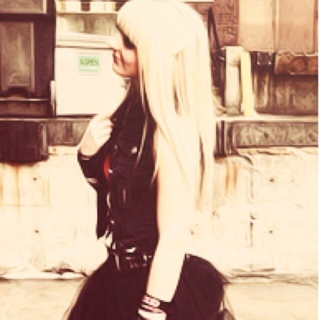 Hey hey hey! Rydel from R5 here! I just joined twitter so talk to me! By the way I'm single and looking! |RP|