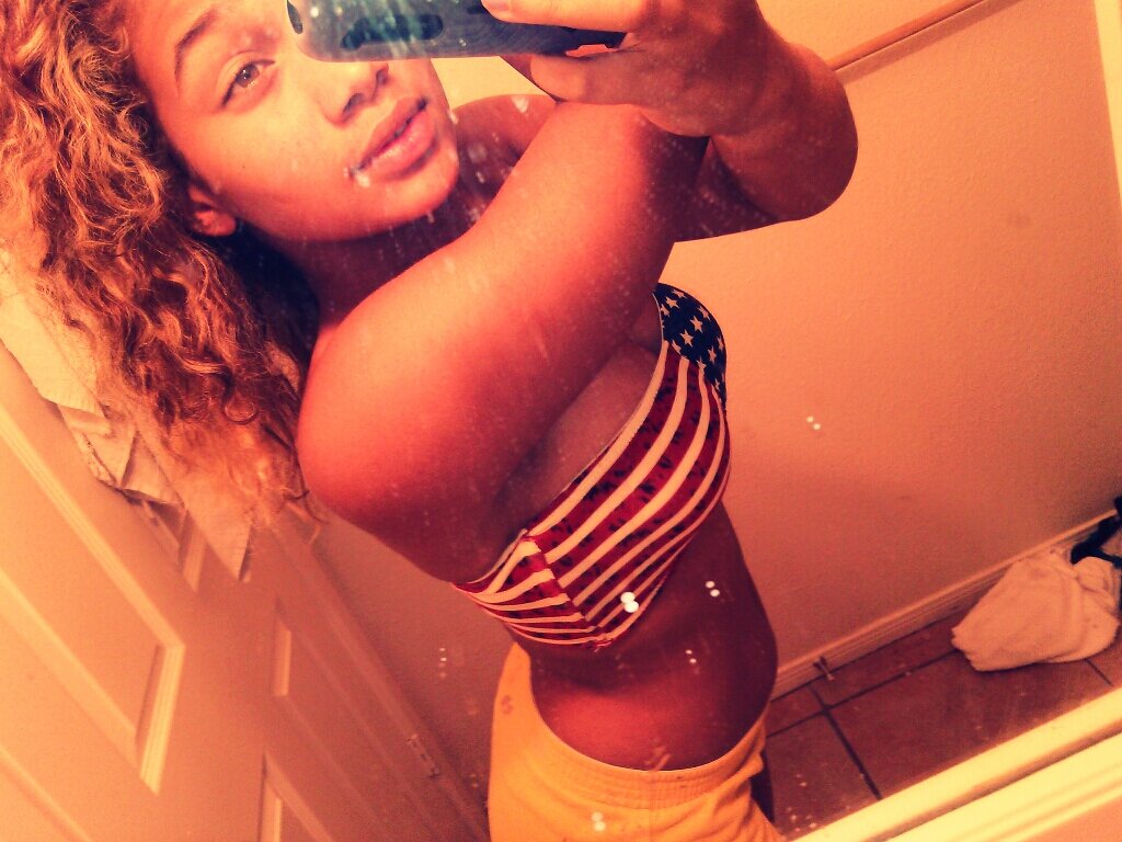 i like Girls Who like Girls ,  That Shit Attracts mec: