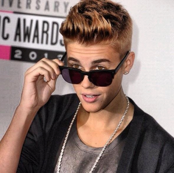 Justin Bieber is a fan of dark.I love him very much...