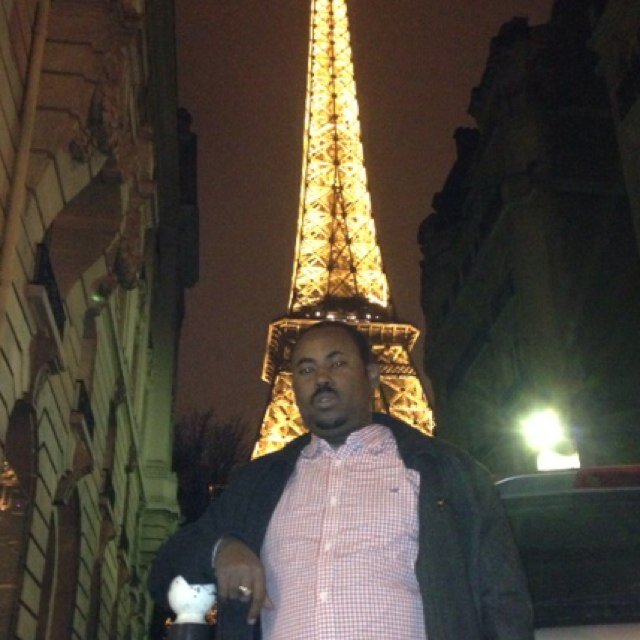 im sudanese , iwork in khartoum city as engineer at petrolium company