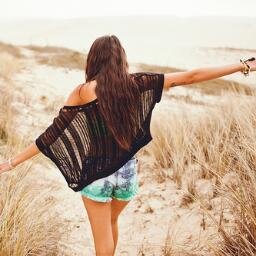 I'm just your average girl with dreams. Being myself is what I really love and blahblahblahh. I'm crazy, loony and bionic. {Single}