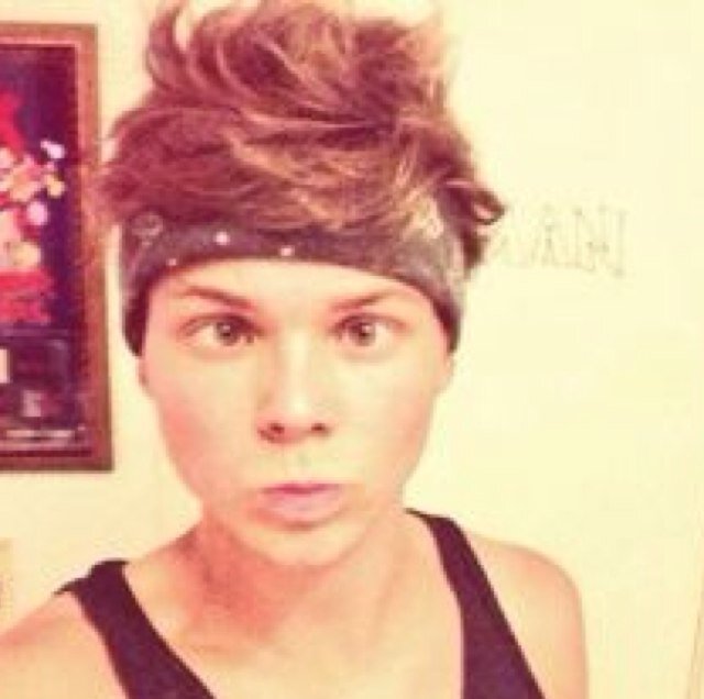 Free follow from @ashtonirwilly! GO FOLLOW @ashtonirwilly AND SHE WILL DM YOU TO @ASHTON5SOS IF YOU ASK HER
