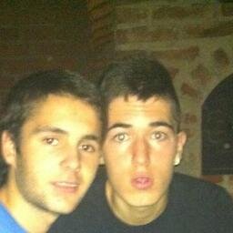 Aqui te haces un hombre a  duras o a las maduras, creci siendo el peque del grupo y me aprendi todas.No hace falta correr para llegar primero
REAL MADRID.