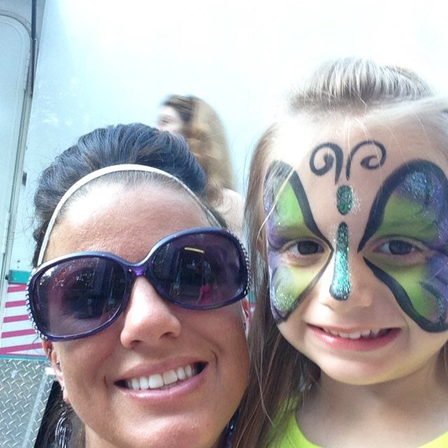 mother of two beautiful children. Full time hairstylist for 12 years. Enjoy having fun and love hanging out with friends and family.