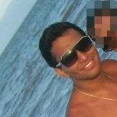 São paulino e Raposeiro de coração , Servo do Deus altíssimo.Amo minha família, futebol
Estudo administração..sou contrabaixista cristão siga-me os bons hehehe