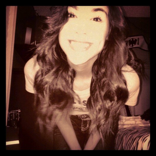 Hi There ! Im New .. Im A Young singer !(: Follow Me ! 3 xx