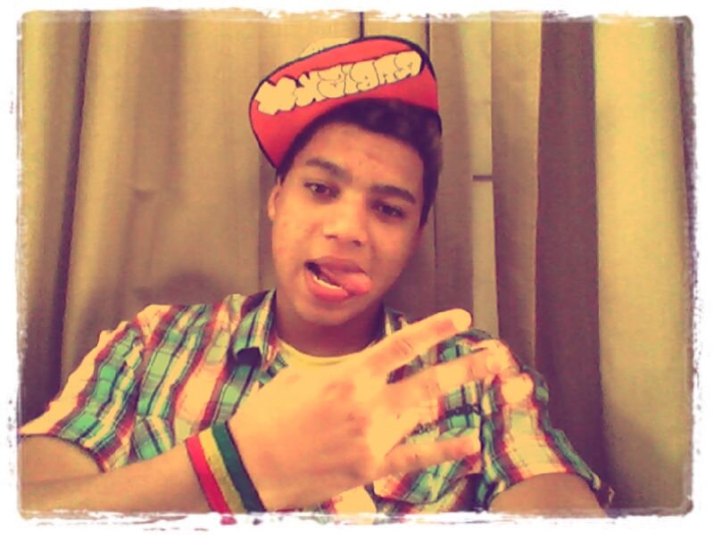 sou um menino amigo educado kkk sqn mais é isso ai me segui sigo de volta possa a crew..