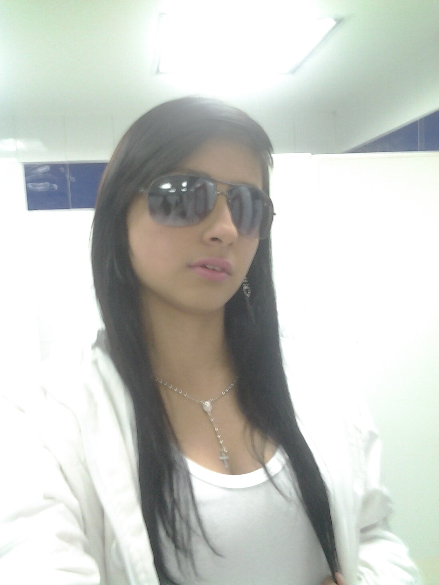soy tierna, amable, amigable,sencilla me gusta muxo farrear aunq case no salgo pero en fin es mi vida y ase soy iop