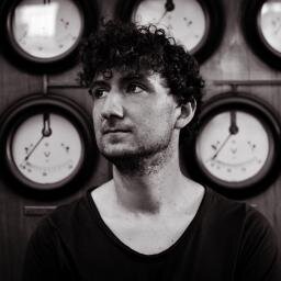 Researcher in Aerospace Engineering @ULB ; Music lover ; Science, economics and political news junkie.