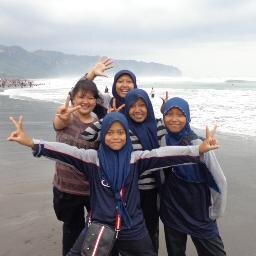 septialviiana's profile picture. Biarkan keyakinan kamu, 5 centimeter menggantung mengambang di depan kening kamu.