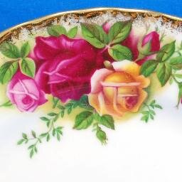 Thousands of new & old hard-to-find tableware patterns offered with an emphasis on discontinued & retired items.