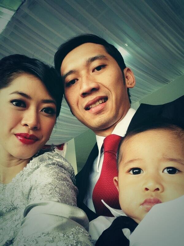 A Fan&Supporter to Edhie Baskoro Yudhoyono. PappieBuzz is a smart, charming, cool Pappie to Airlangga Satriadhi Yudhoyono &husband of Siti Ruby Aliya Rajasa :)