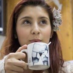 Comunicadora. Naturalmente curiosa y apasionada. Empeñada en mirar la realidad sin telarañas en los ojos.