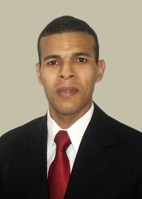 Um Pastor Jovem que vive e ama Pequenos Grupos e tem o coração na Missão.