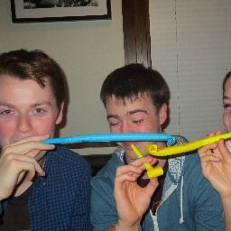 Hi, I'm Ciaran.I love art and tennis and I'm a little bit strange but  really down to earth!! At least I think so?!