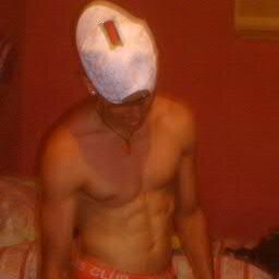 -tu papá es pirata?
- la mujer pregunta : por qué?
- por el tesoro!  Pin:22D6DA8C
