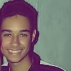 Nem sempre o sorriso que eu trago no rosto é a vida que eu venho levando , Amante do Futebol ! ;D '