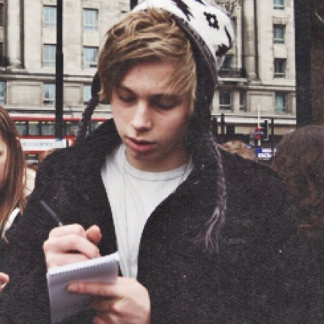 free follow :) ----------------------------------------------------- follow @fmlnourry