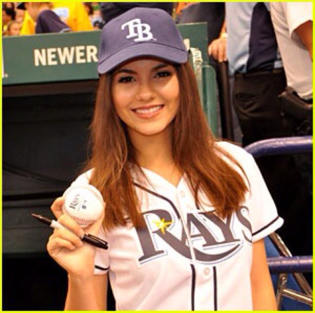 I love @VictoriaJustice, and i will always love her.