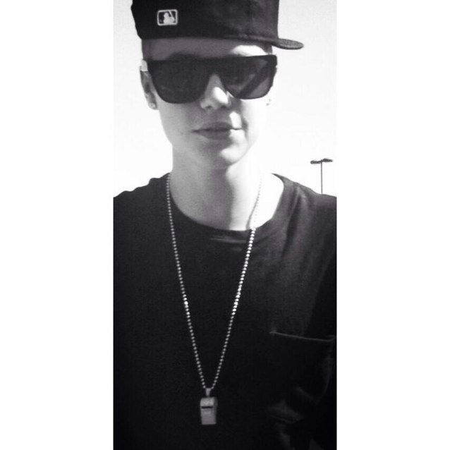 enjoy this free follow and please follow @rauhlsflow, she follows back :)