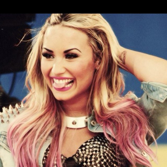 This is a free Follow from @lovatovoguee follow her she follows back!!