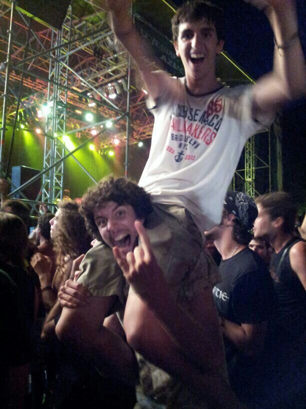 Samuel_hf95's profile picture. Esperas de mí no unas migajas sino toda mi vida. Todo empieza con una nota seductora en el clarinete y una simple línea en un trozo de papel