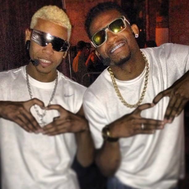 Twitter Oficial da dupla Mc's BW - Donos do sucesso Eu Dúvido entre Outras músicas ai nas pistas .. Euuuuuu Dúvido tú Aguentar umas dessas ♫ ..