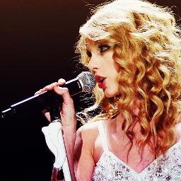 «¿Para qué confiar? Si todos fallan.» | Taylor Alison Swift. | Gryffindor. Distrito 11. Osadía. Wallflower. Lannister. Coraline.