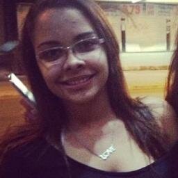 Não brigue , não discuta , pessoas invejosas você derruba com um sorriso ;)