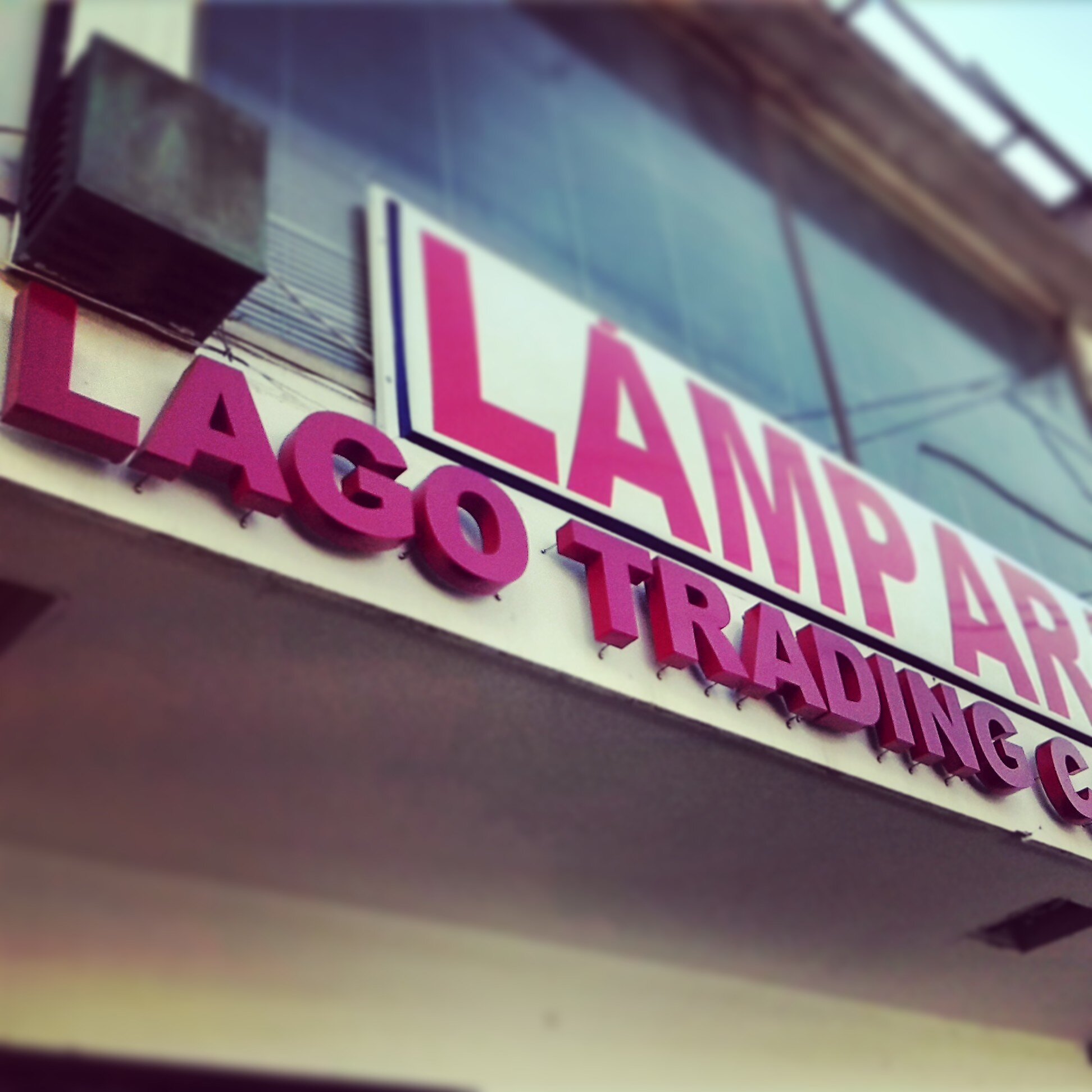 VENTA, FABRICA Y RESTAURACIONES DE TODO TIPO DE LAMPARAS Y ARTICULOS ANTIGUOS DEL HOGAR.