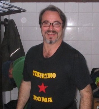 Funzionario di vigilanza urbana presso Roma Capitale,Romanista in tutti i Sensi,rugbysta-leninista,protestante non fondamentalista,Lanterna Verde onoraria