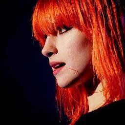 amo a Paramore y Linkin Park ♥  
IT NEVER ENDS ♥♥