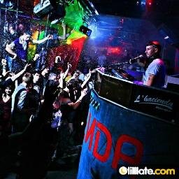 Soirée à thème, Booking d'artistes, Soirée en boite, ou encore Soirée en salle. Nous faisons tout pour satisfaire notre clientèle et faire bouger Strasbourg.