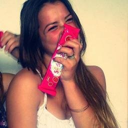 Deja que tu sonrisa cambie el mundo,pero no dejes que el mundo cambie tu sonrisa.