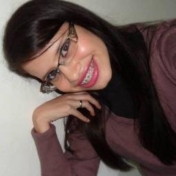 Follow-me ✌ .
Ela é bonita no seu jeito normal de ser, morena raiz, natural, sensual quase sem querer ♫☮