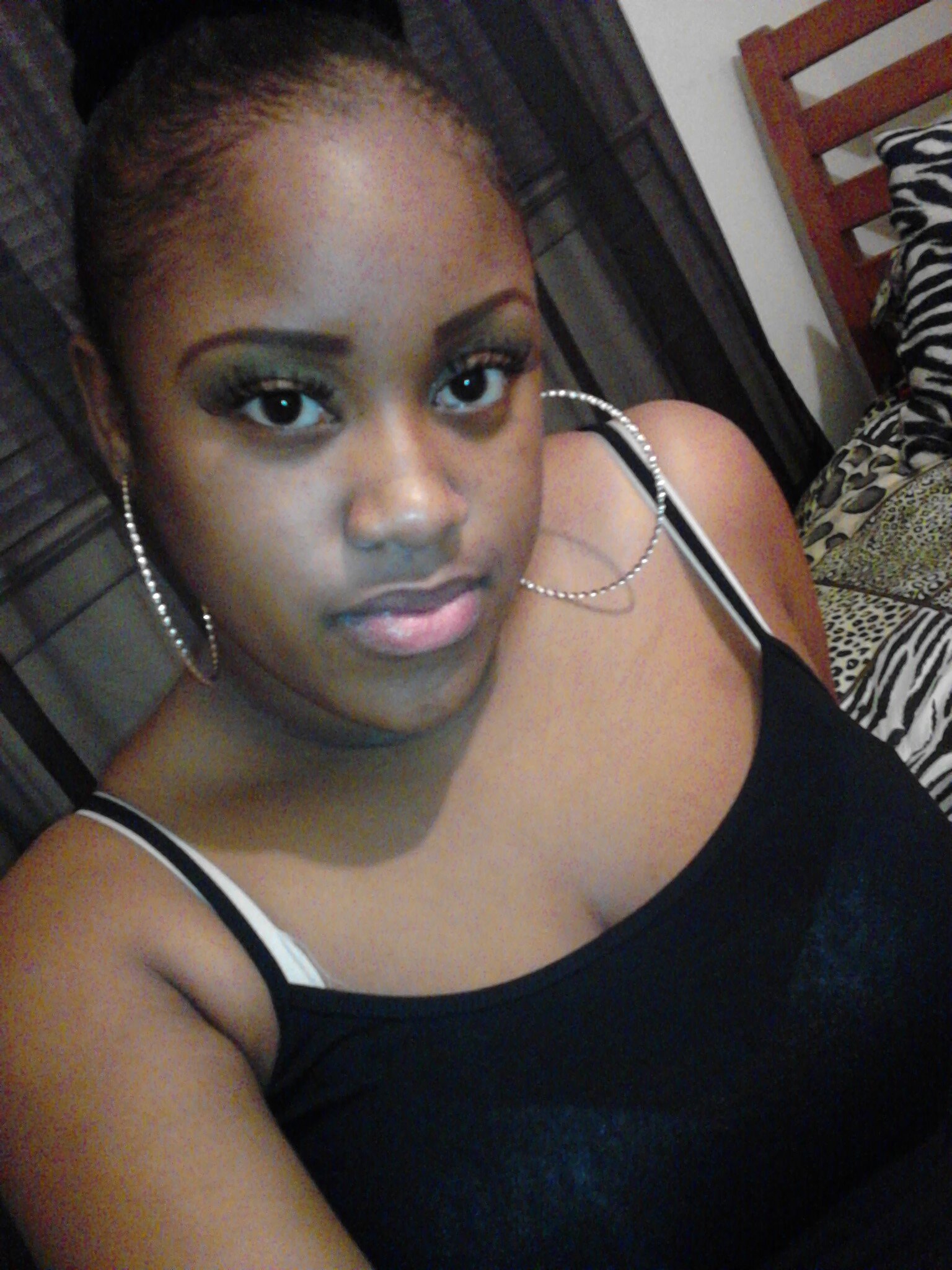 Blessed...20years young...no kids...workaholic...College girl...TAKEN:) instagram: Dasharia19