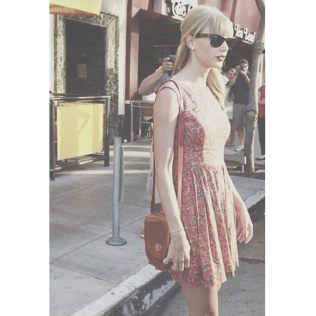 I'm that teenage girl in the big red star costume who loves Taylor Swift. July 27th ♡