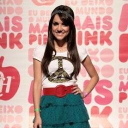 Apaixonada por moda, comportamento, filmes, series, músicas e arte. Ligada em tudo que rola no mundo fashion