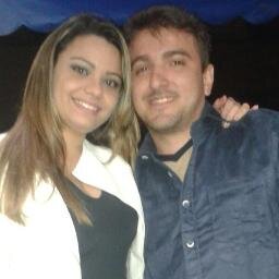 Sou alegre muito simpatica e muito feliz!