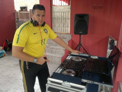 Ex militar EB INF SGT . Amo música, alto astral  super honesto, amigo e parceiro pra toda hora. Temente a Deus amo minha família conservo a boa amizade 🤛🤜🇧🇷