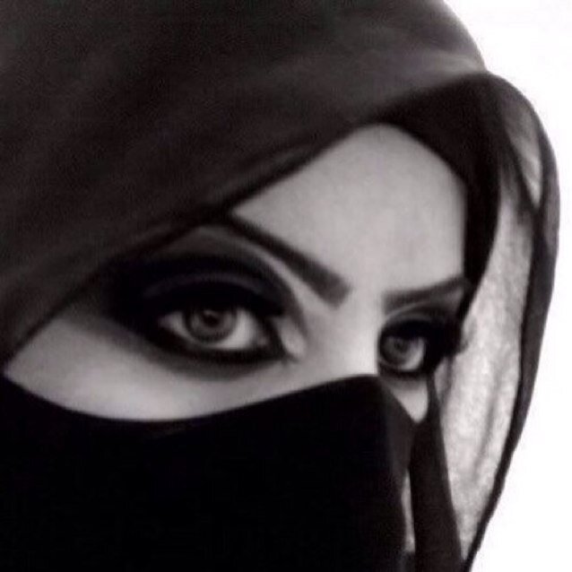 ما أجمل أن تكتفي عينک بإنسان يسوى الگون كله. 

                        الخاص ممنوع