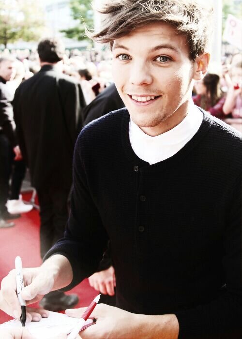 hey I just gave you a free follow so can you please follow @ruggedniall and help her reach her goal :)
