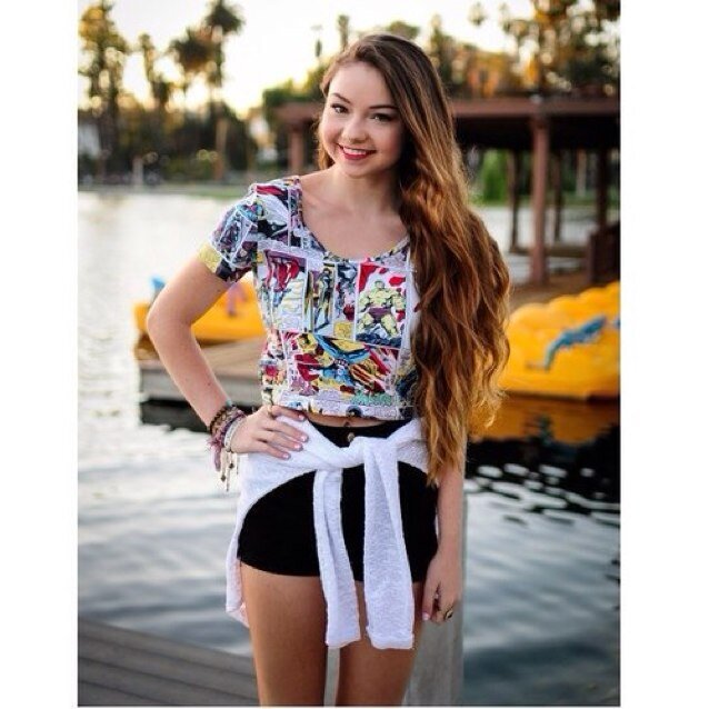 Mere is:
-halarious 
-friendly
-lovley 
-beautiful
-my role model
-my insperation
I love her very much! And I think my life would be different with out her!
XO