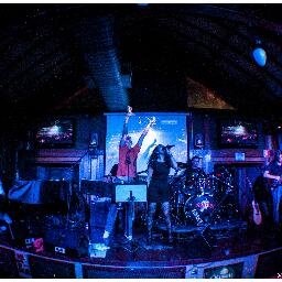 Banda formada para agitar na noite de SP c/ o melhor do classic rock, pop rock, anos 80 e 90, nacional e pop internacional.