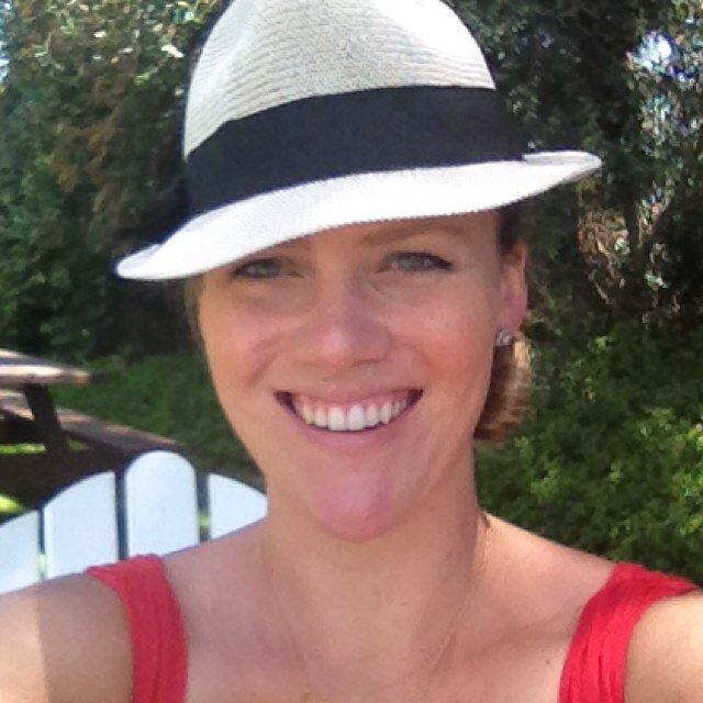 10yrs in Adtech, professional modern dancer, less professional karaoke singer, and mama bear!