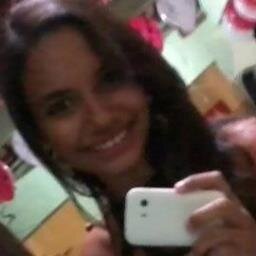 A gente precisa ser uma lembrança feliz. Quem vive bem, fará bem ás pessoas que por elas passarem.. *-*
